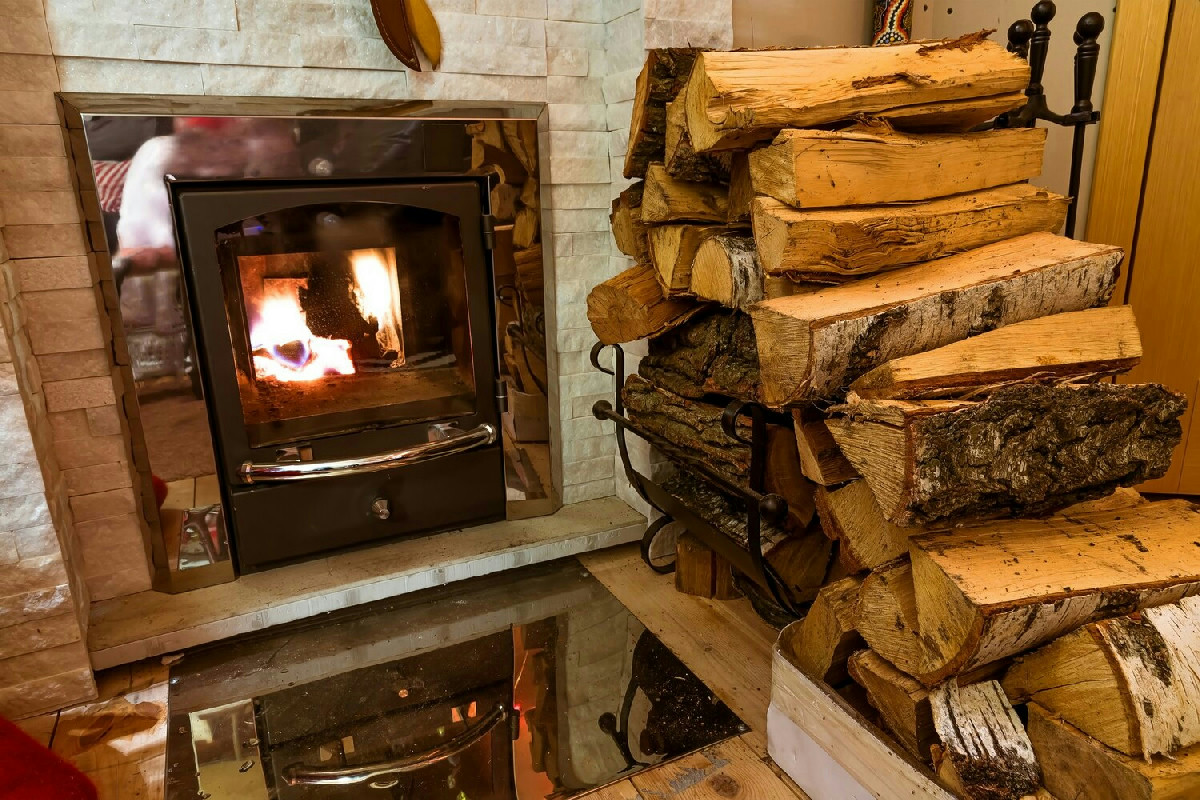 Impostazioni essenziali per installare un camino a legna rispettando le norme di sicurezza domestica